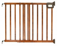 Summer Infant Stylish and Secure Deluxe Wood Stairway Gate